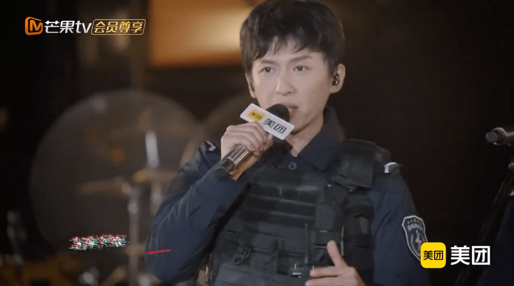 张晋|张淇京剧唱腔再度惊艳，与张晋、高瀚宇合唱《烈火战马》致敬特警