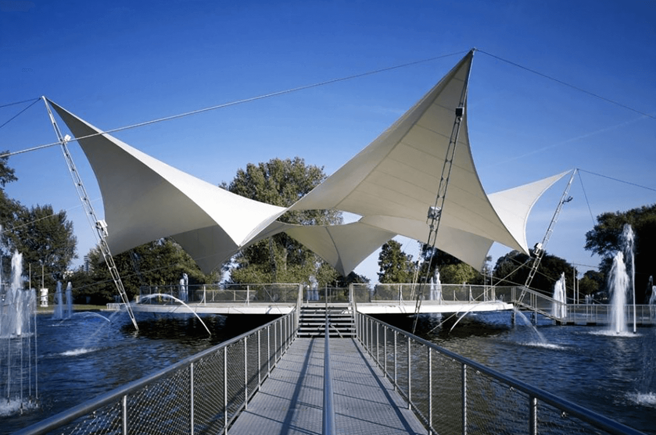 像蝴蝶飞舞造型的景观棚膜结构_创意_化身_游客