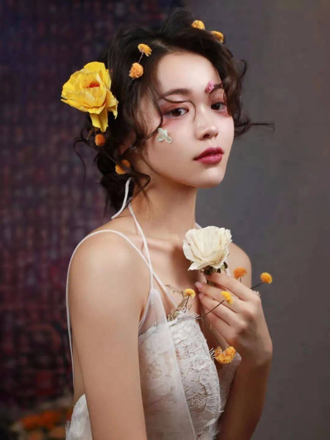 因为韩后职业培训学校|学化妆需要注意什么呢,如何成为一名厉害化妆师