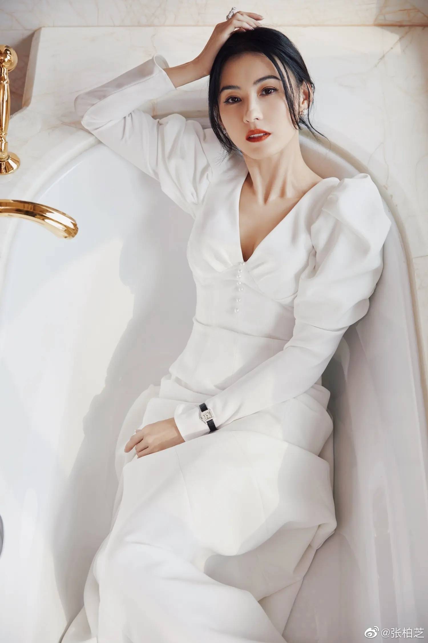 女神三娃宝妈张柏芝，竟然只靠牙刷就能撸出一套眉妆？