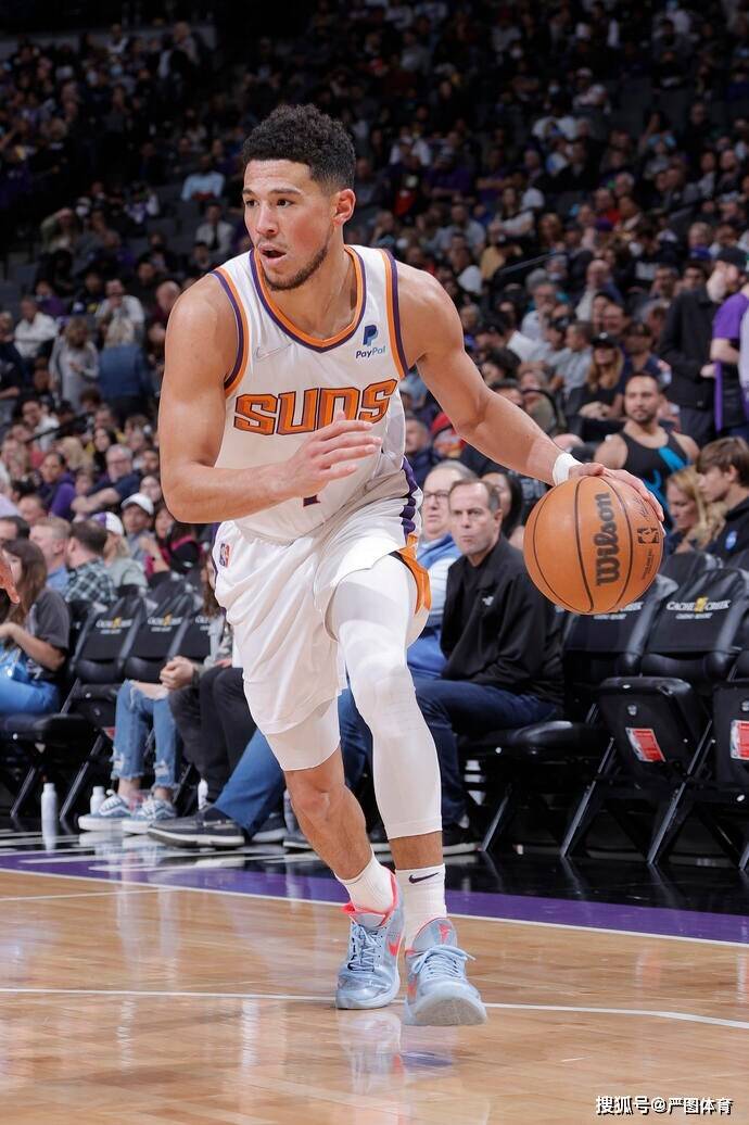 布克这个后仰投篮投篮姿势似乎像谁的样子