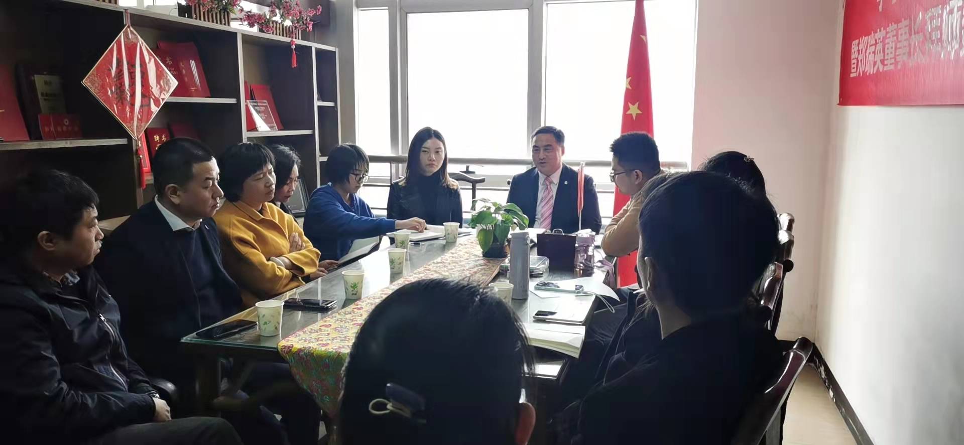 魏任斌教授弟子何晖（如辉教师品牌创始人）学习全国两会精神