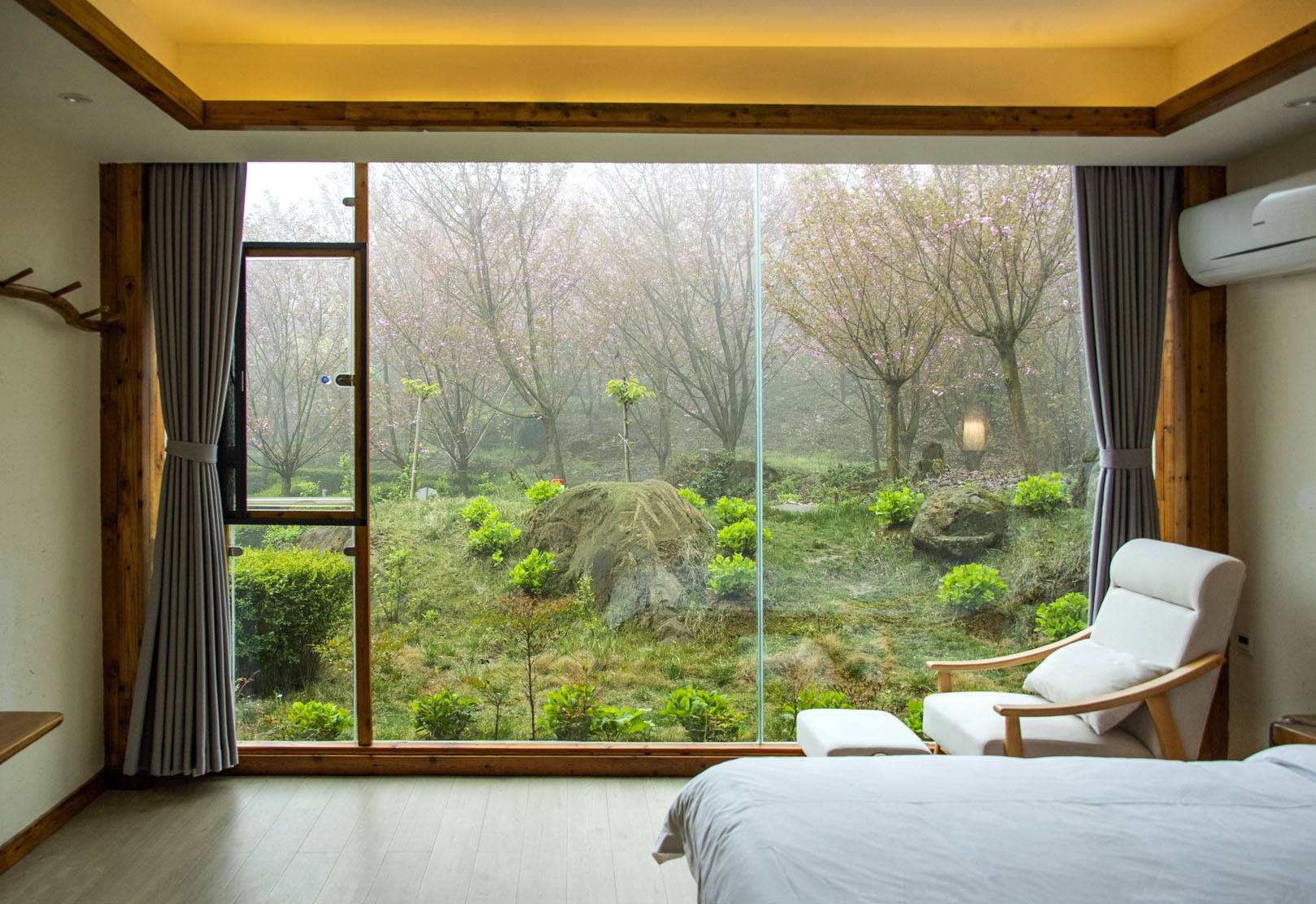 四川赵公山温馨如家的云里雾里樱花里民宿