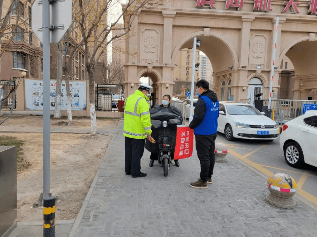 高新区交安办开展交通违法劝导服务活动