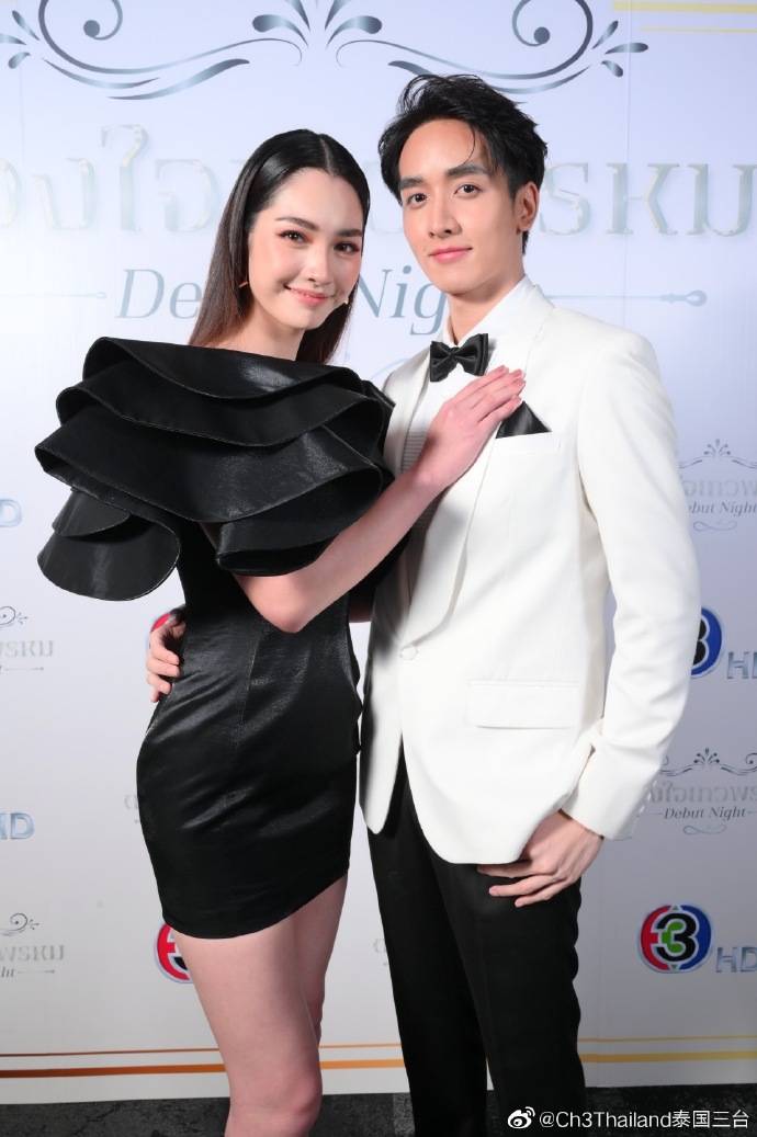 公布演员阵容(图片来源:泰国三台微博)《名门绅士2》演员阵容公布后