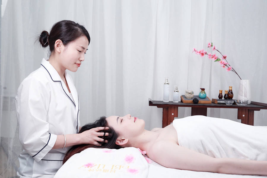 广州增城区韩后职业培训学校美容师不正经那些年被误解的美容师