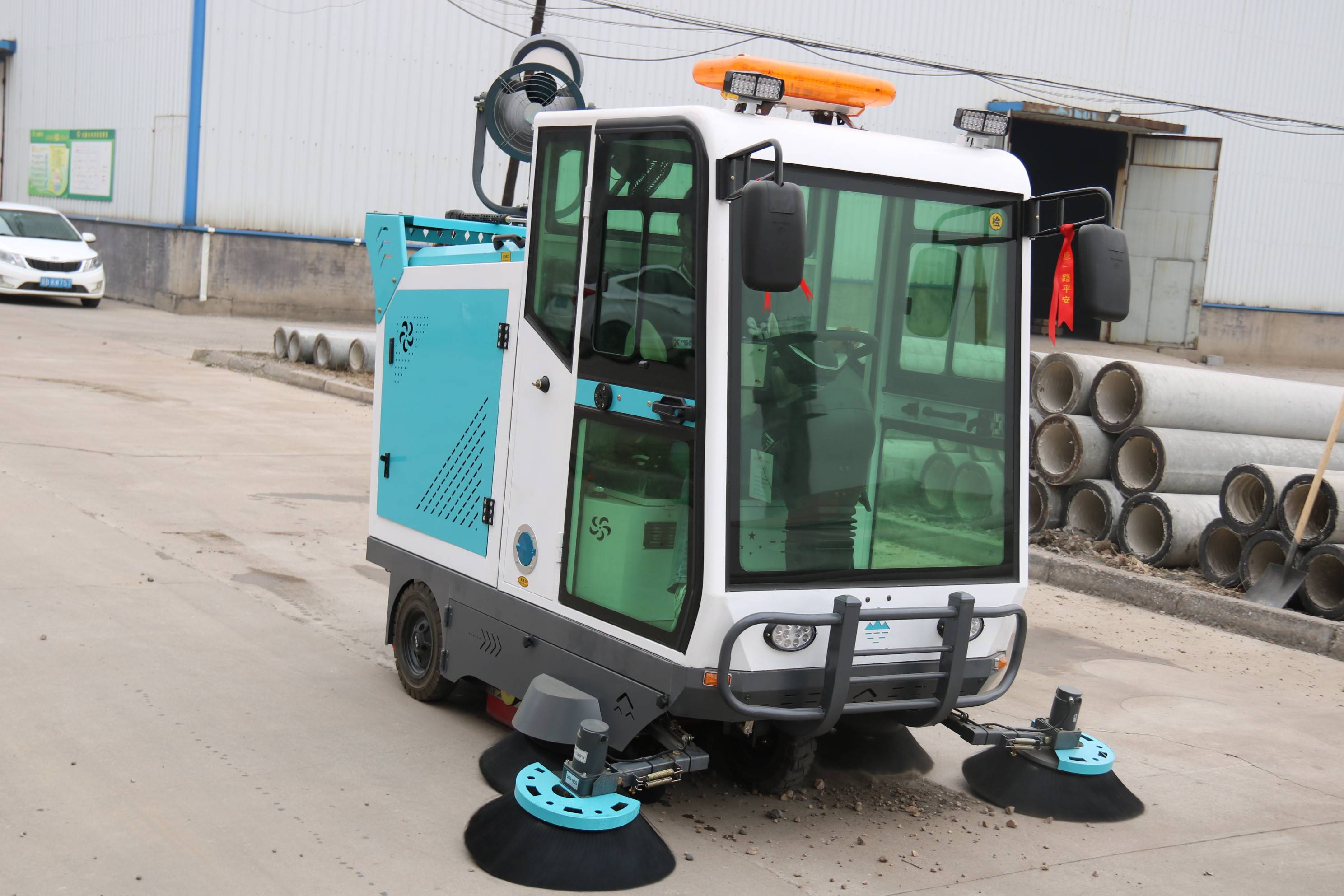 文明始于心爱卫践于行新能源电动扫地车有效清扫垃圾