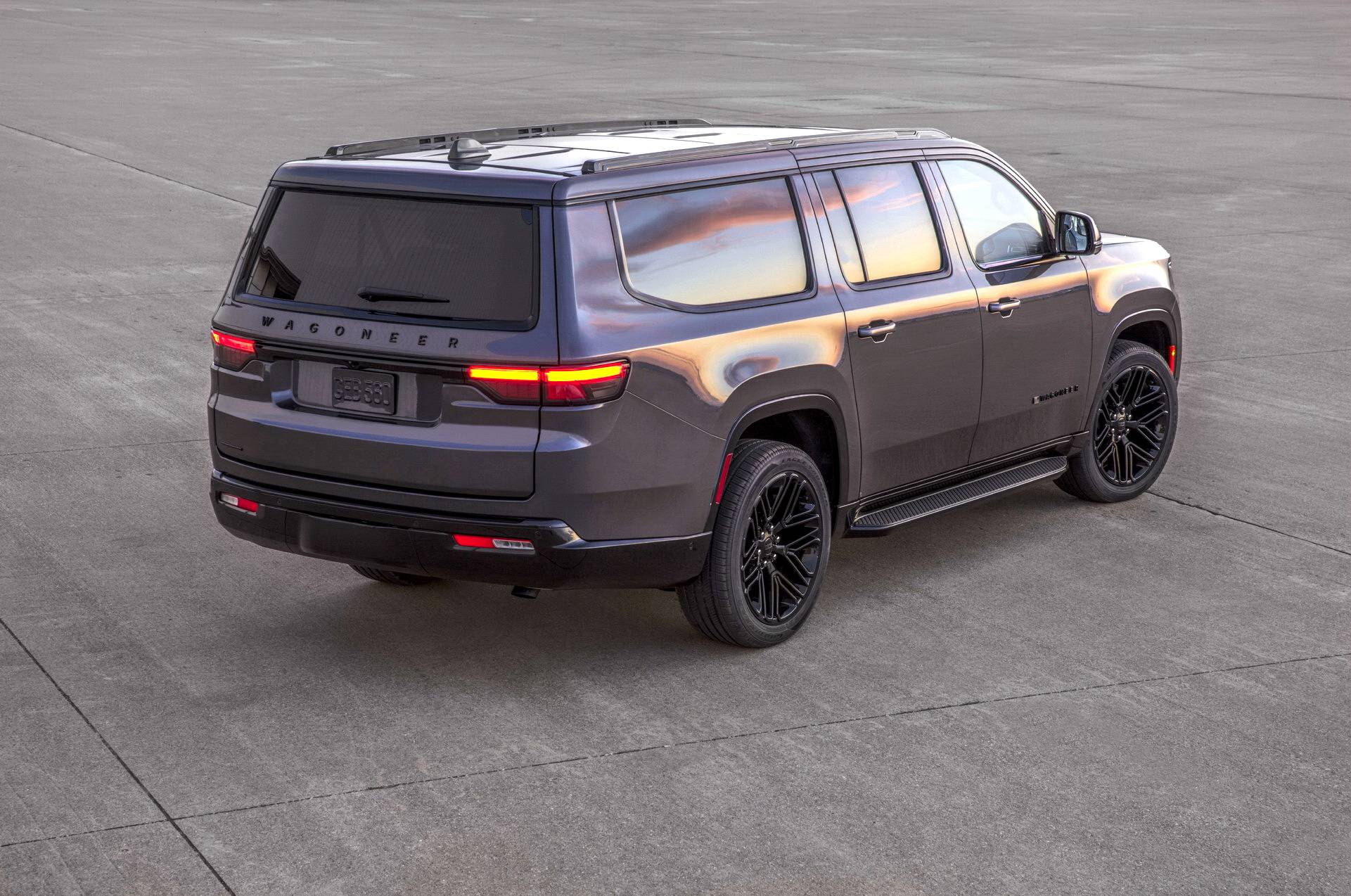 jeepwagoneerl系列正式亮相造型很复古定位大型suv