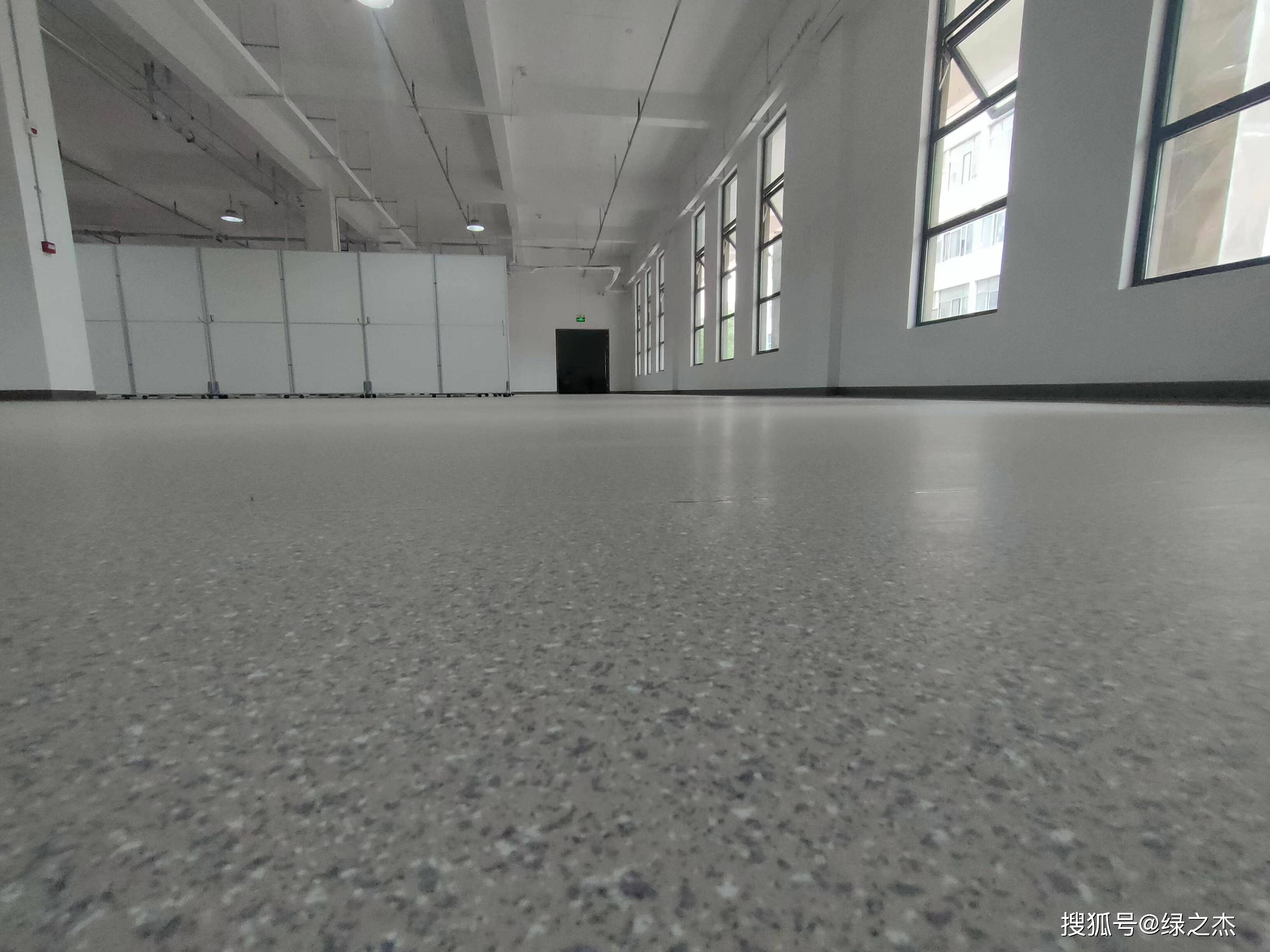 武汉富士康集团某区域pvc地胶施工项目已经顺利完工!