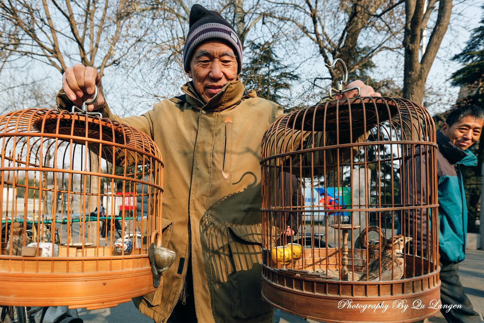 京城市井生活之一:京城遛鸟人_鸟笼_北京_布罩