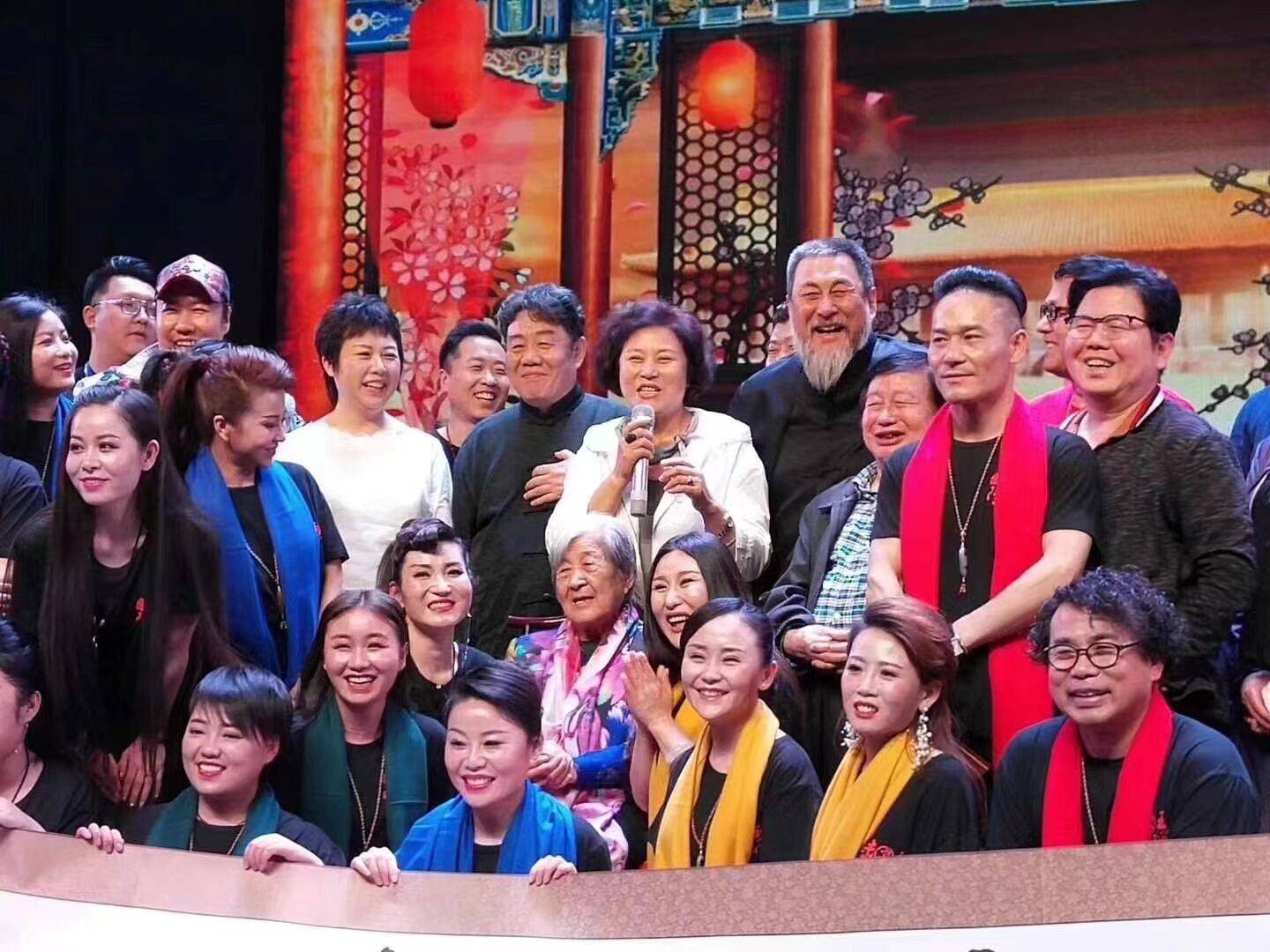 薪火相传不忘初心一壶老酒孝行天下陆家班直播云演唱会5周年西安举办