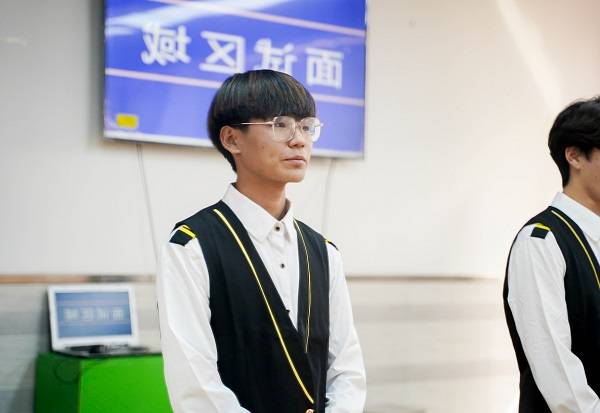 面试官来了新疆曦禾联合中国东方航空公司95530来我校面试选拨人才