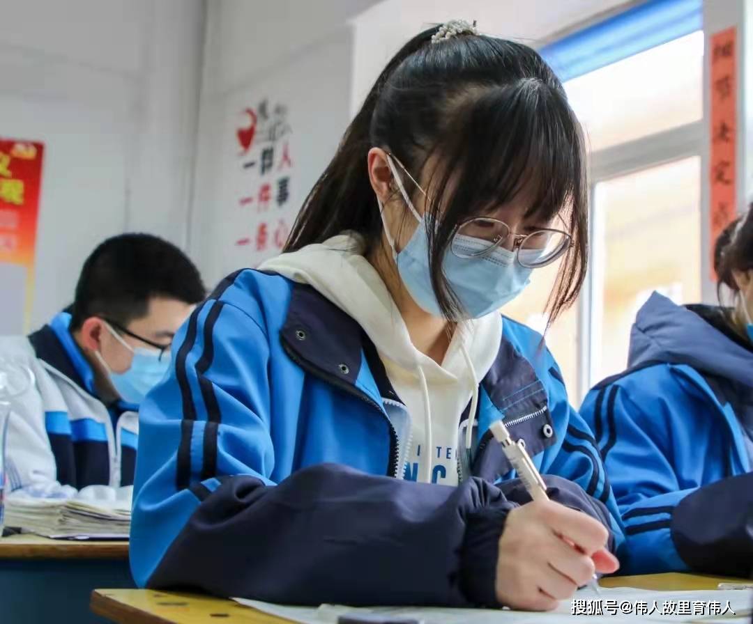 王乐泉,先后任新疆维吾尔自治区副书记,书记.