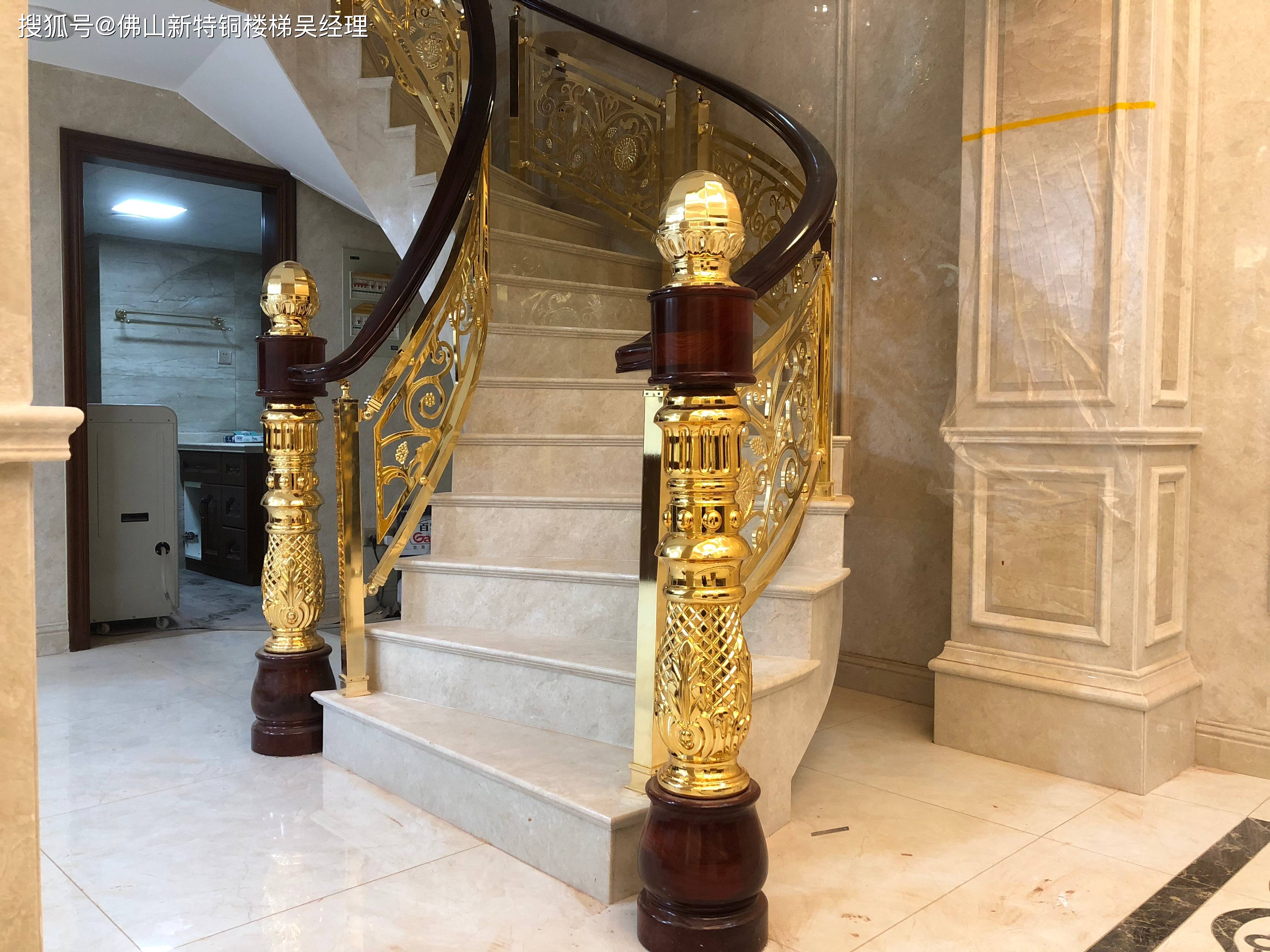 家中铜楼梯铜雕刻栏杆扶手设计下太多功夫了