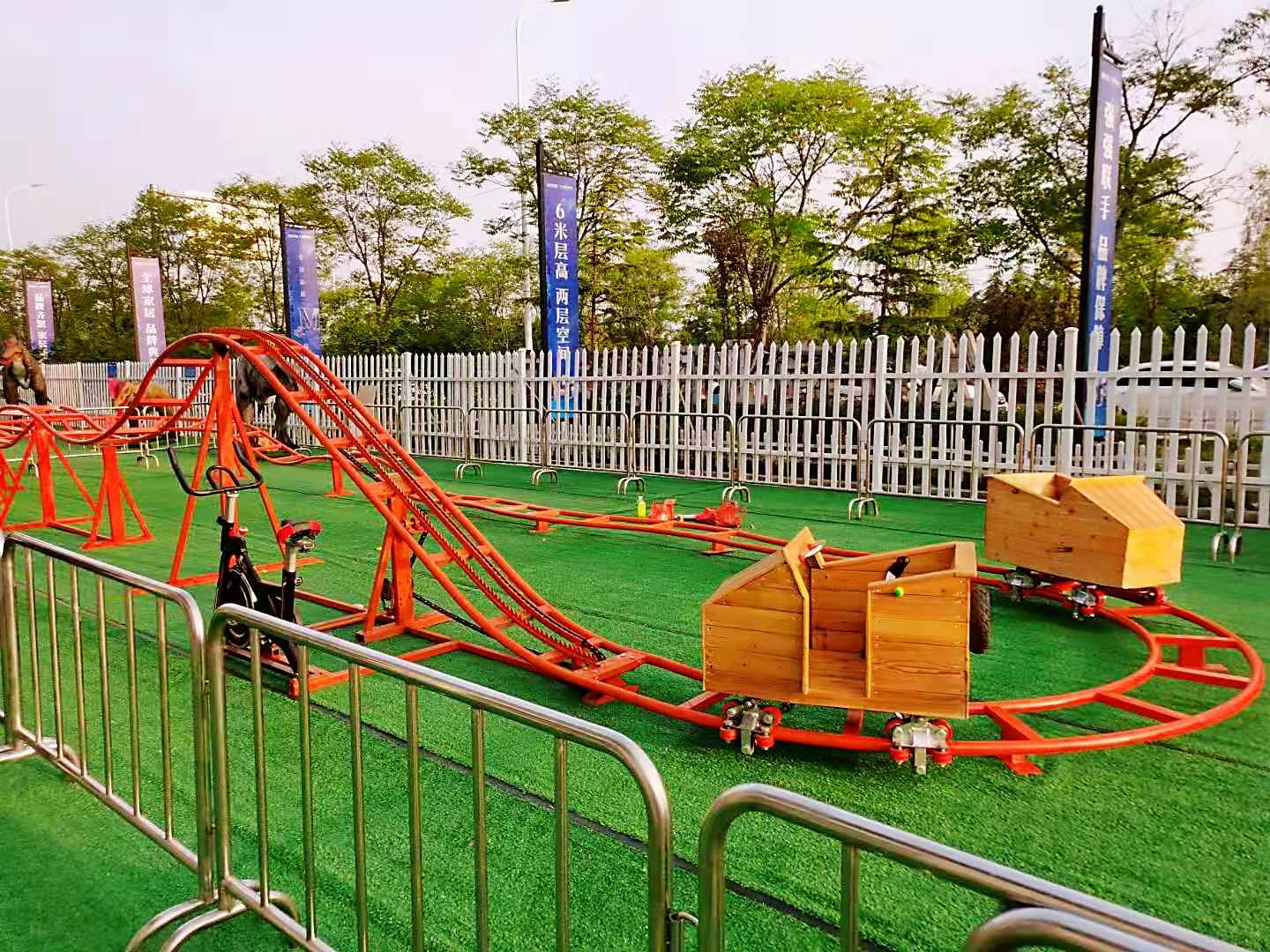 网红亲子过山车,又称"坑爹"过山车,到底是什么坑爹的?