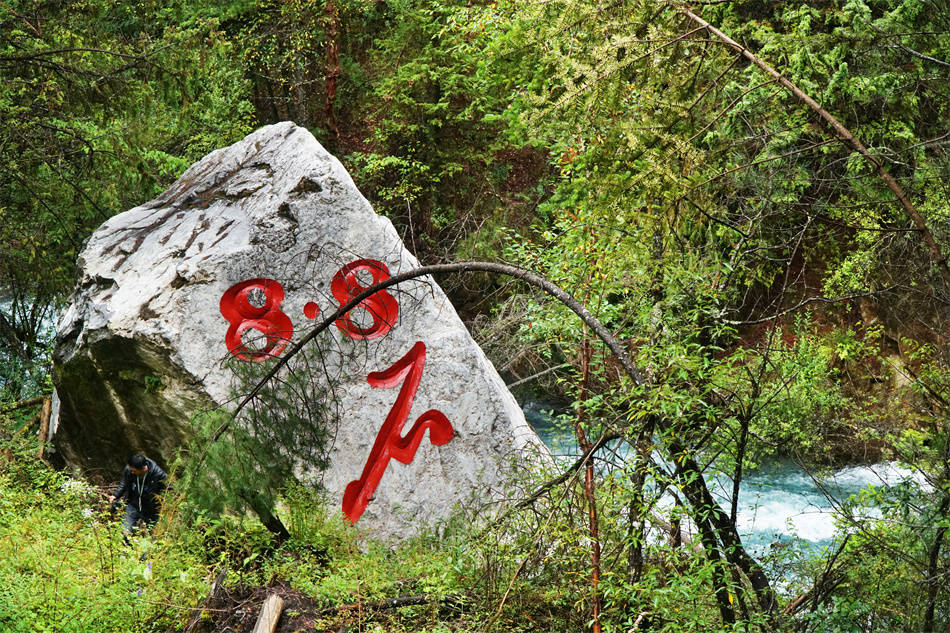 四川:九寨沟,静谧秀丽,欢快珍珠滩,缤纷五彩池_地震_长海_泥石流