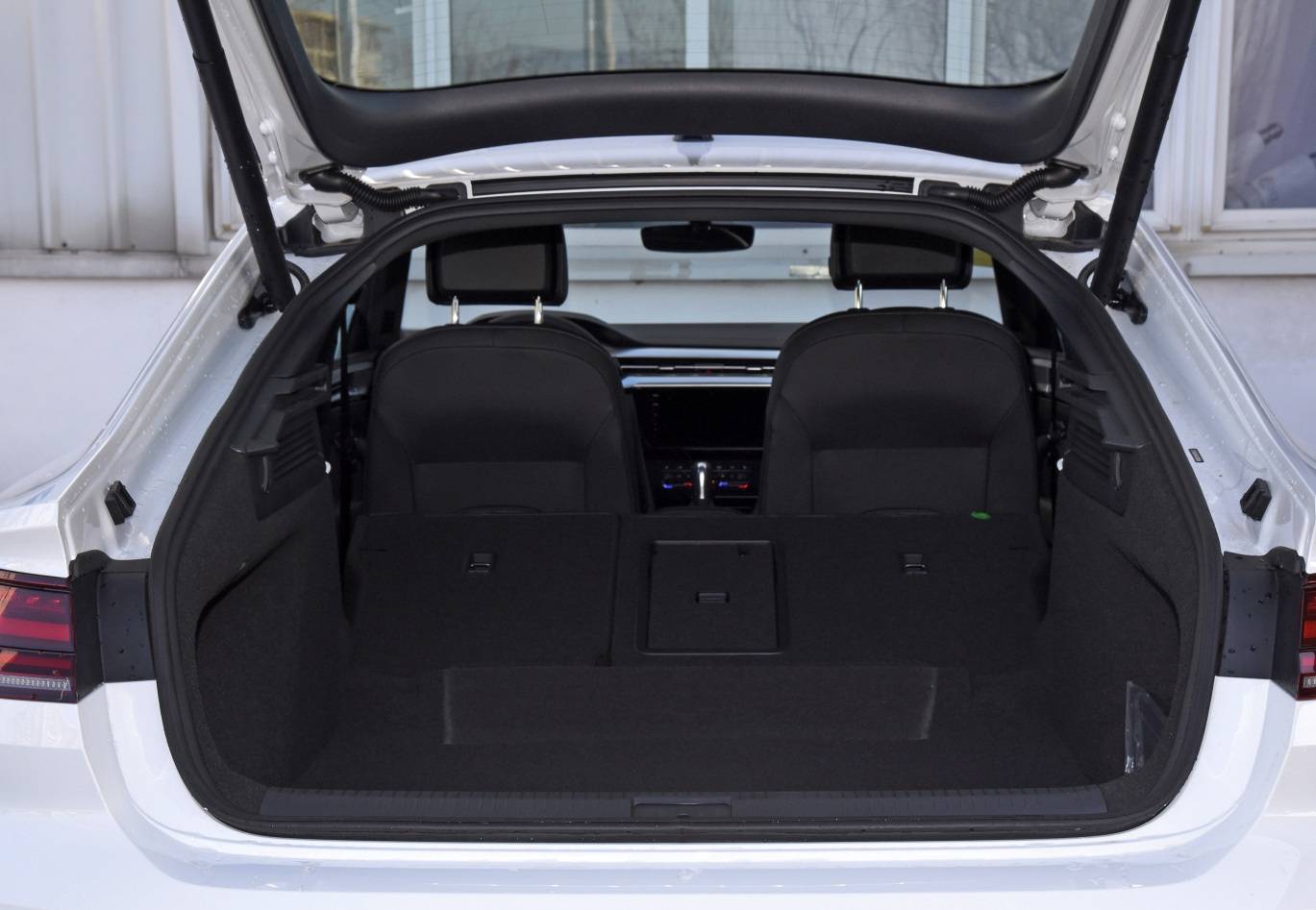 21款大众cc入门款车型 后备箱空间大家觉得入门款cc怎么样?