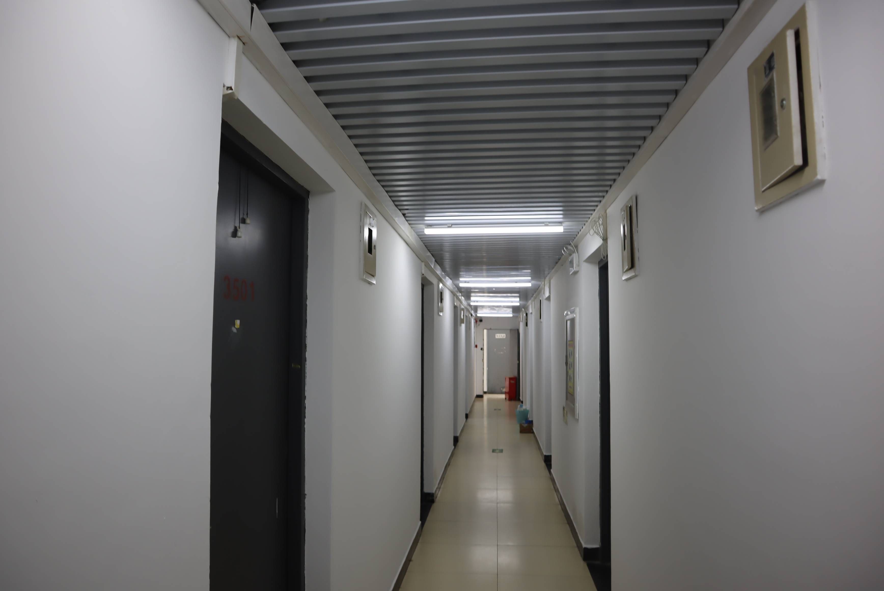 北京自臻考研寄宿学校楼道和宿舍