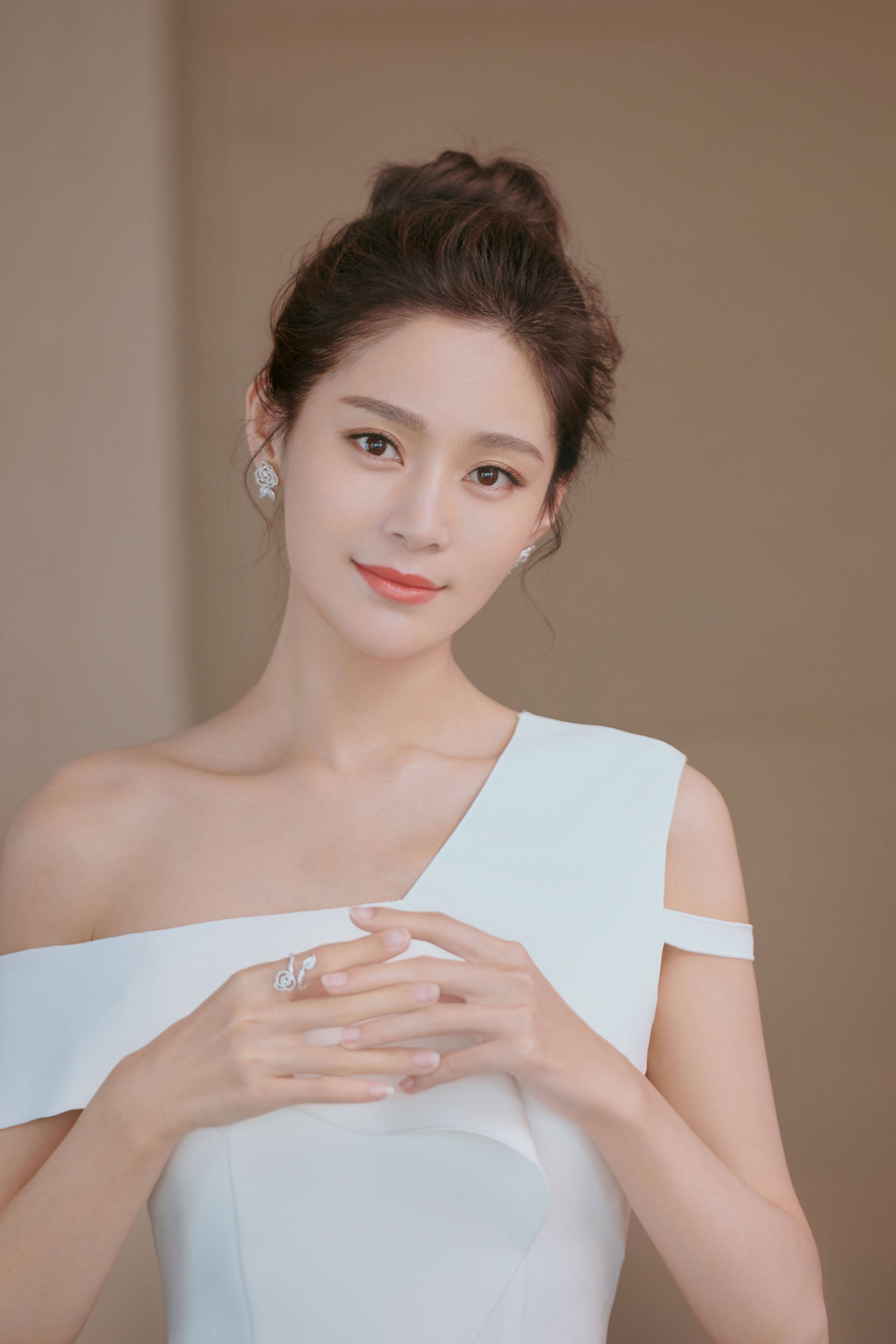 实力派女演员王媛可在《运河风流》中饰演飞鱼岛大当家一片云,作为"