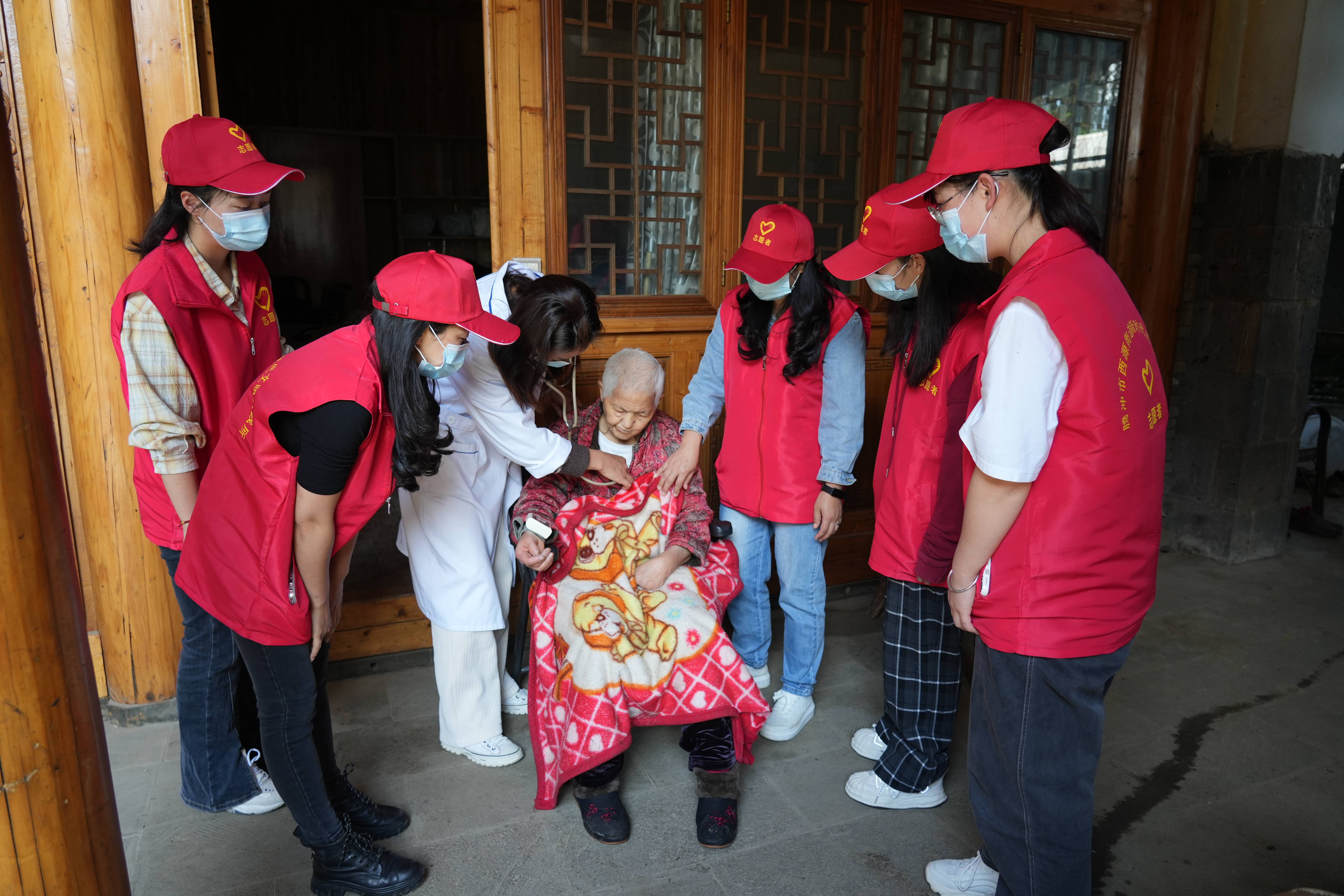 腾冲市西源街道青年志愿服务队开展"助残阳光行动"_残疾_社区_生活