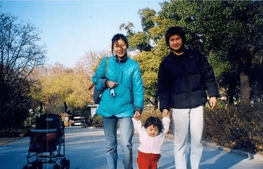 中国足坛第一左后卫吴承瑛和妻子育有三女是恋家爱妻的暖男