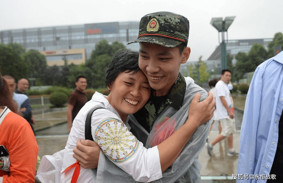 军人出门喜欢穿"便装"的真正原因,很多人不会想到_军装_事情_部队