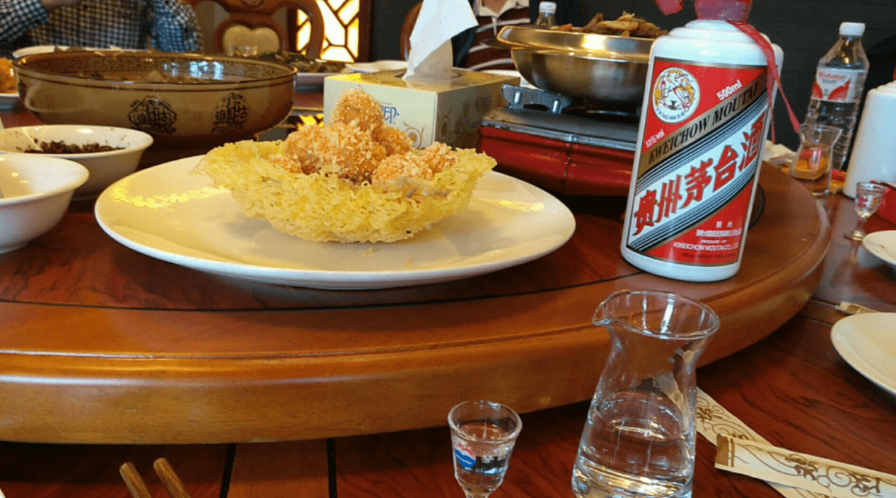 西安二手车老板,30年来请客只喝"假酒",竟无人看穿,真是高手_茅台