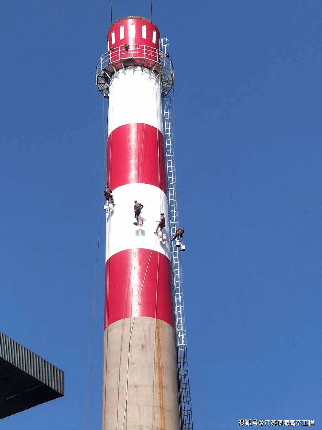 烟囱囱身旧字新喷,烟囱囱身附属(爬梯,搞网,平台)出现腐蚀,需要除锈