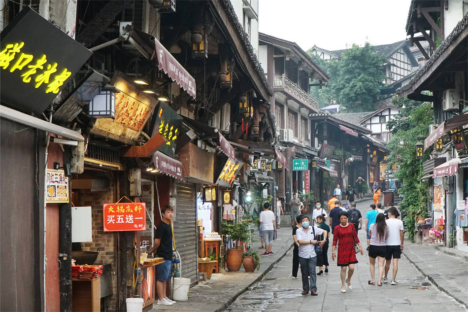 重庆：磁器口，一条石板路，两边穿斗房之陈年旧味