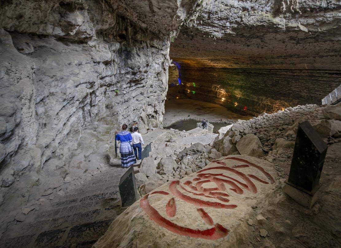 创建天府旅游名县中国空间规模最大的溶洞天泉洞