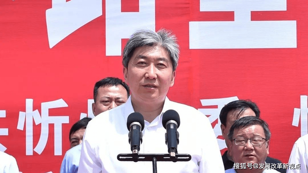 市委副书记,市长李建国主持.