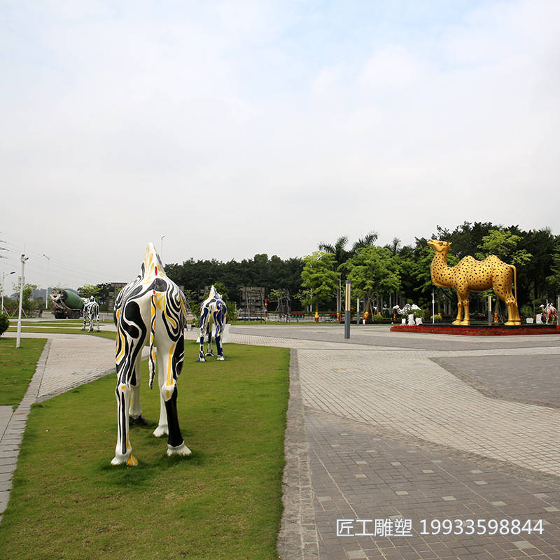 不锈钢骆驼雕塑 金色镂空骆驼雕塑
