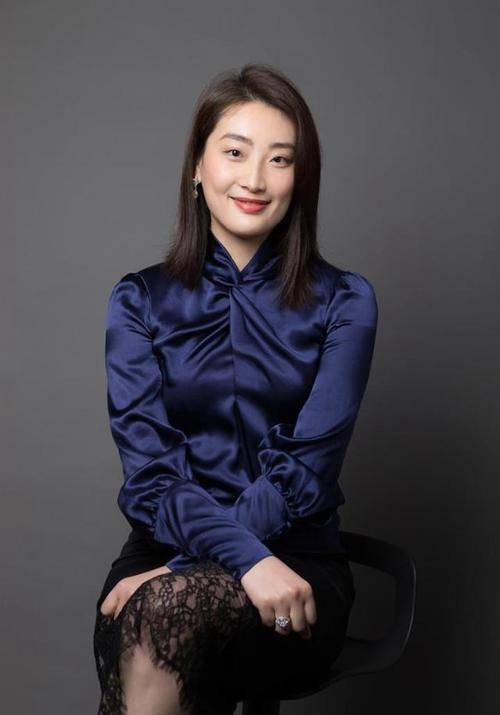 女富豪38岁却未谈过恋爱,父亲忍不住公开为女征婚