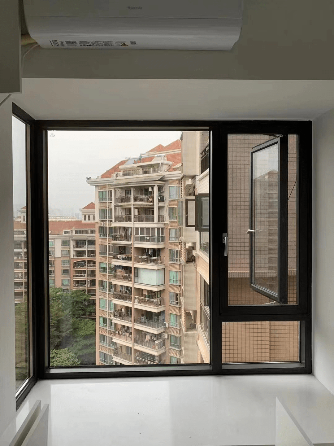 客厅用铝合金平开隔音窗深圳隔音门窗厂家生产安装多少钱