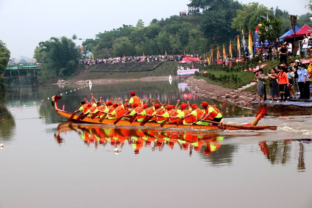 端午飞龙筑梦江津2022年第七届端午龙舟文化旅游节在油溪镇举行