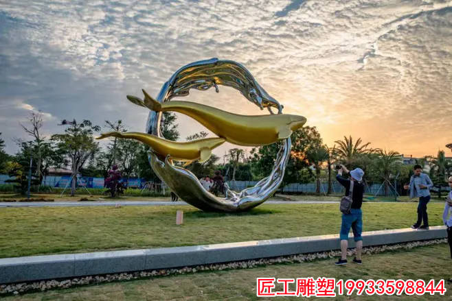 不锈钢镜面鲸鱼雕塑