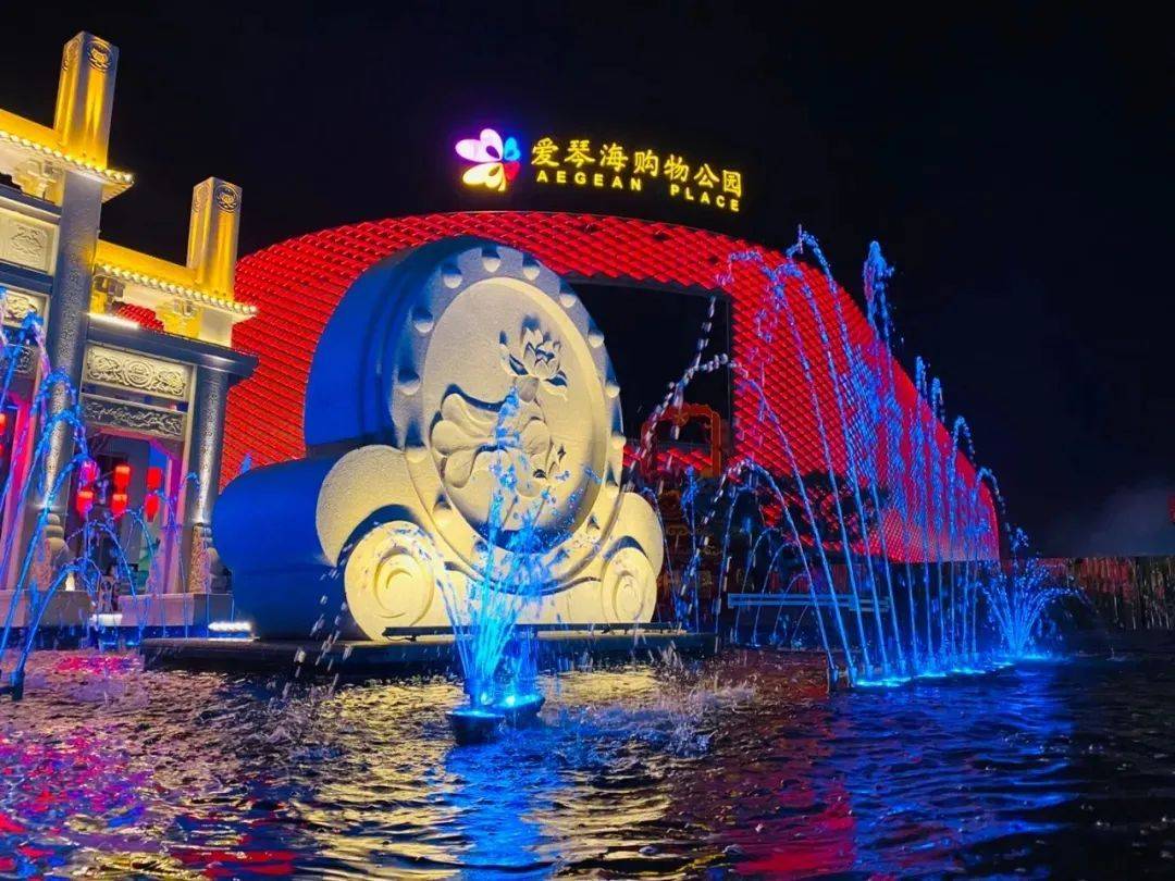 和泰安老街等商业配套,马路对面就是15万方爱琴海购物公园装扮了自己