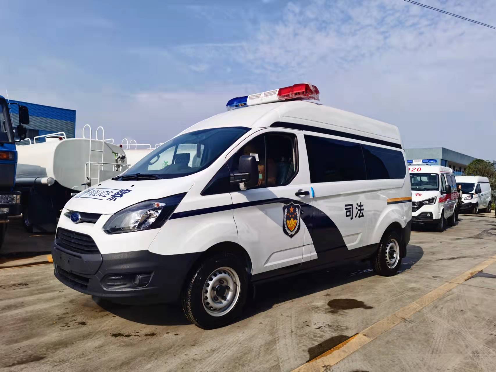 法院囚车哪里买,福特囚车在哪里买,囚车生产厂家直销_监控_囚笼_通信