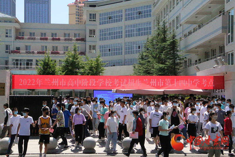 陇拍客中考首日兰州35万学子自信迎考