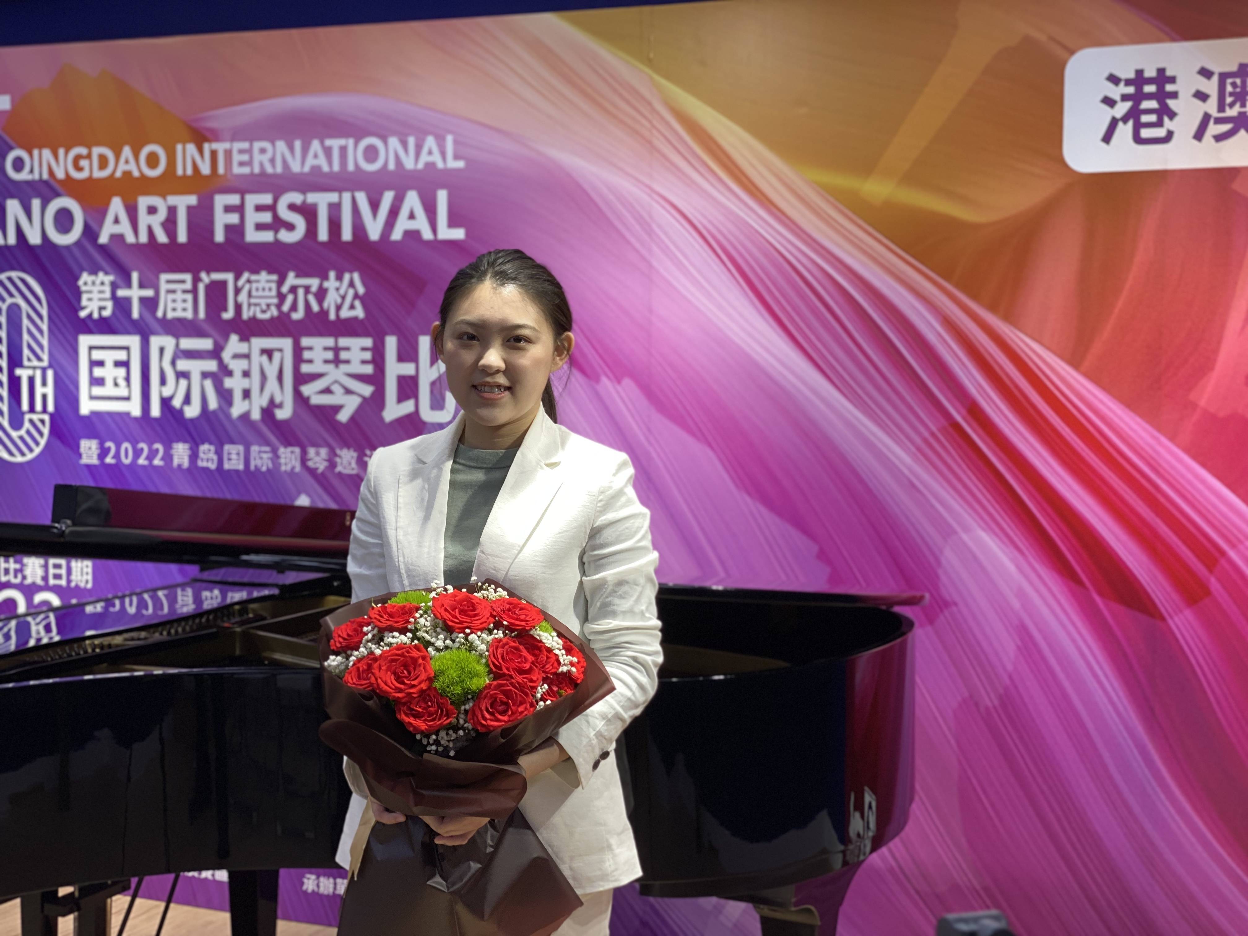 廖偲婕惊艳亮相门德尔松国际钢琴比赛港澳赛区成最年轻评委