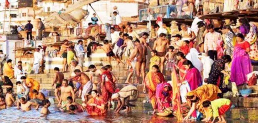 恒河水面遍布垃圾，印度人却依然洗澡喝水，他们为什么不治理？