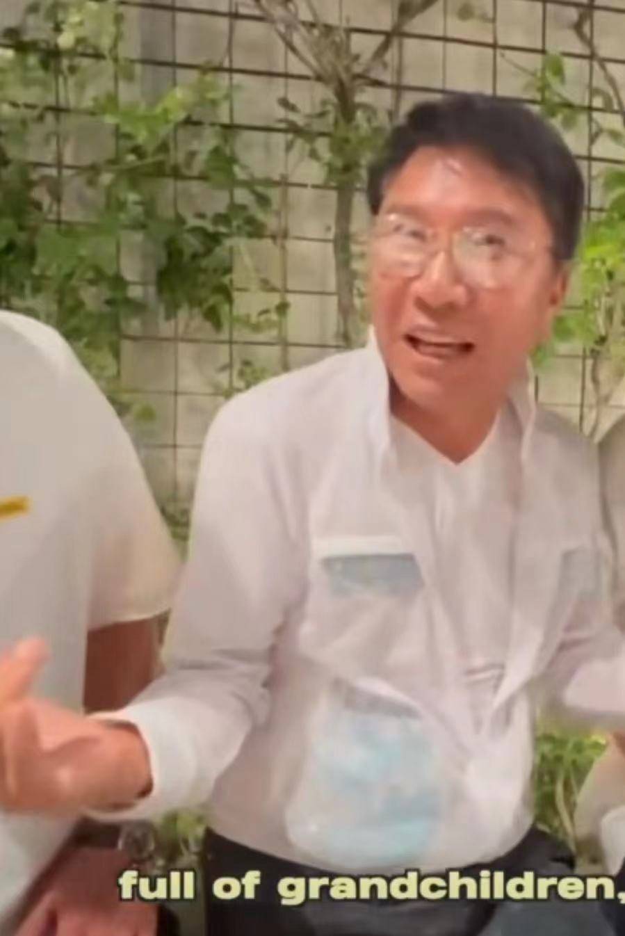 sm娱乐公司老板李秀满70岁生日宴发言:艺人是我的孩子_卡片_上李