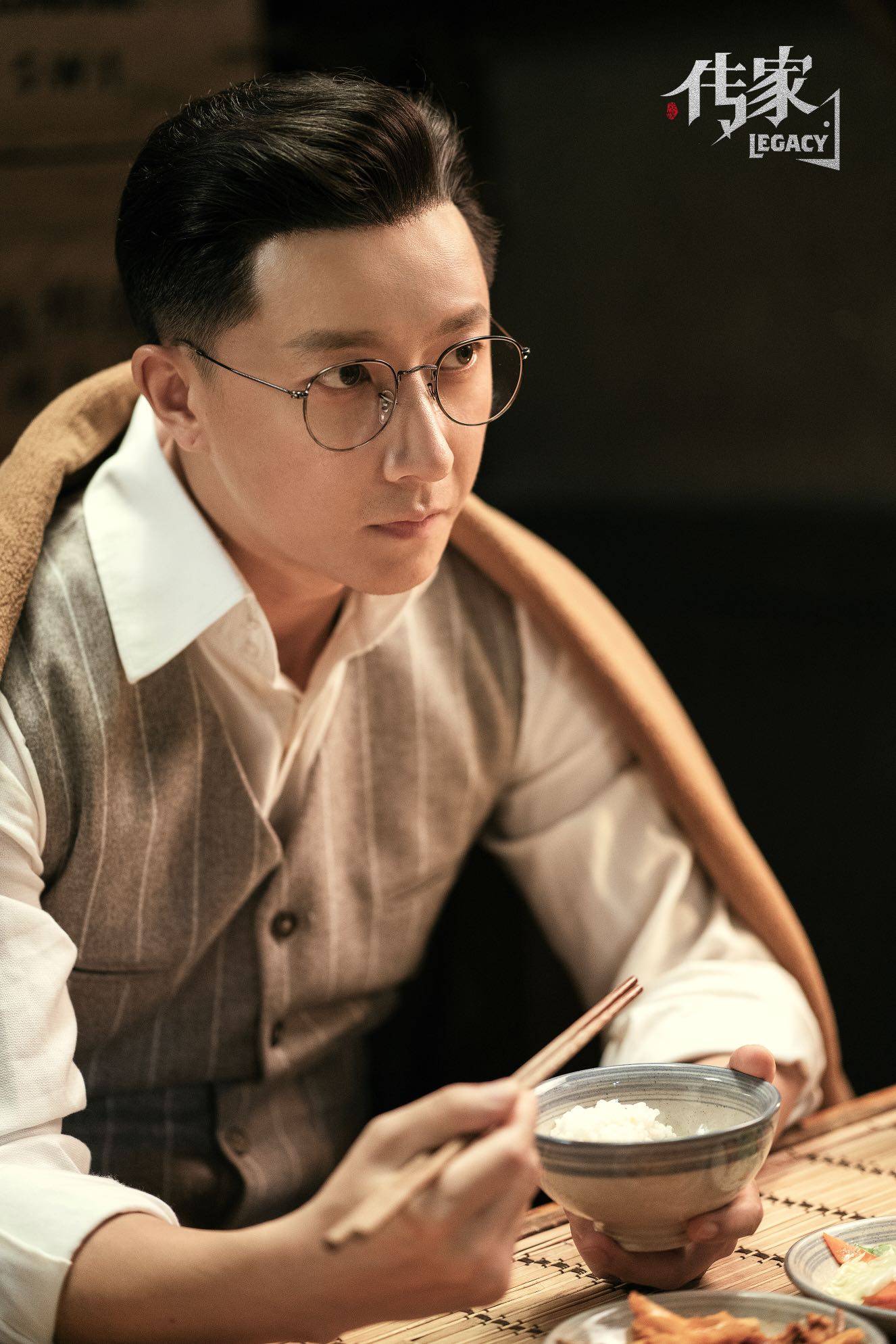 告别唐凤梧后,由韩庚主演的电视剧《特工任务》,以及电影《闻烟》