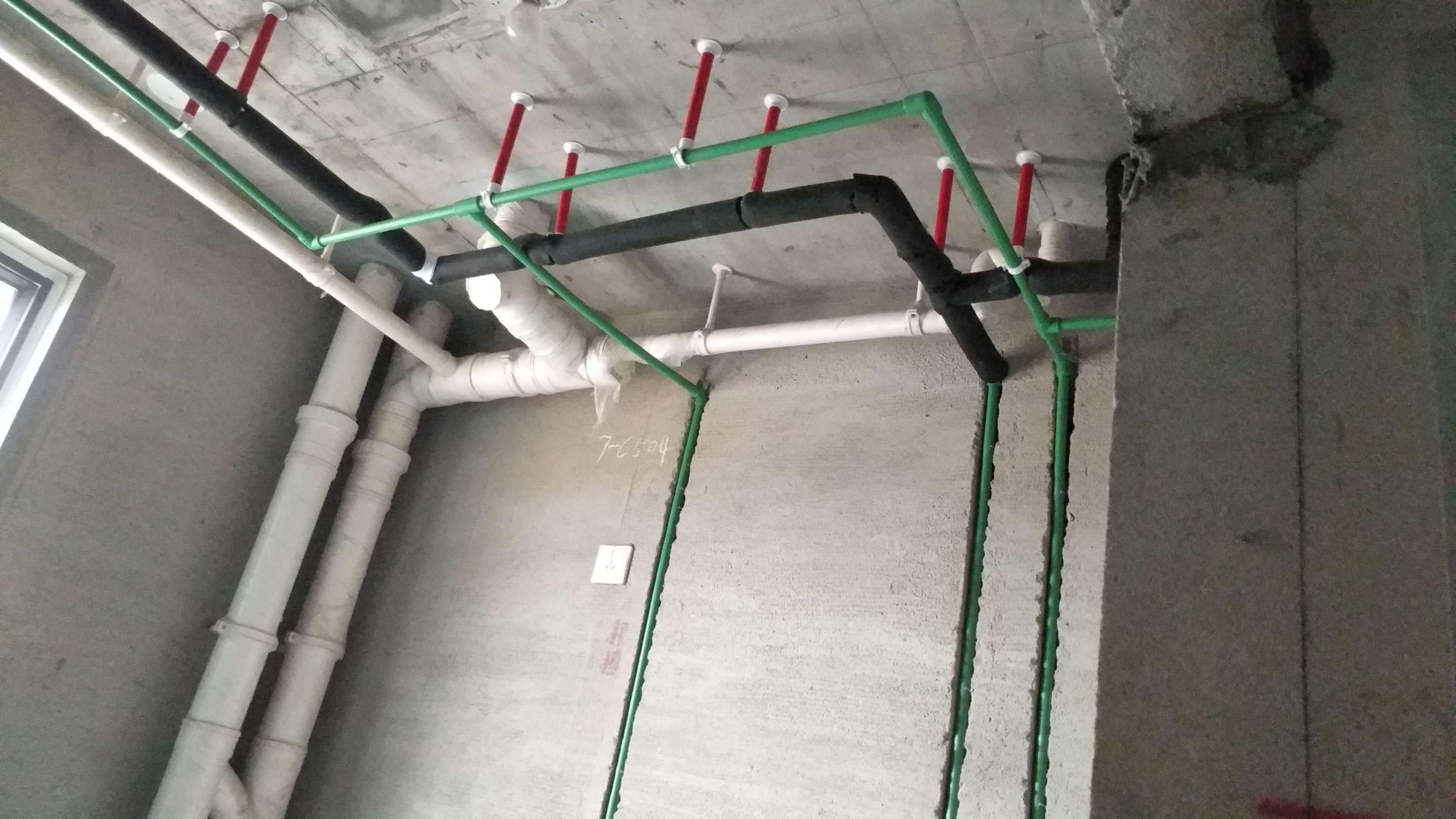 本身化学稳定性高,可使管道内不生锈,不结构,比如pb管和不锈钢水管