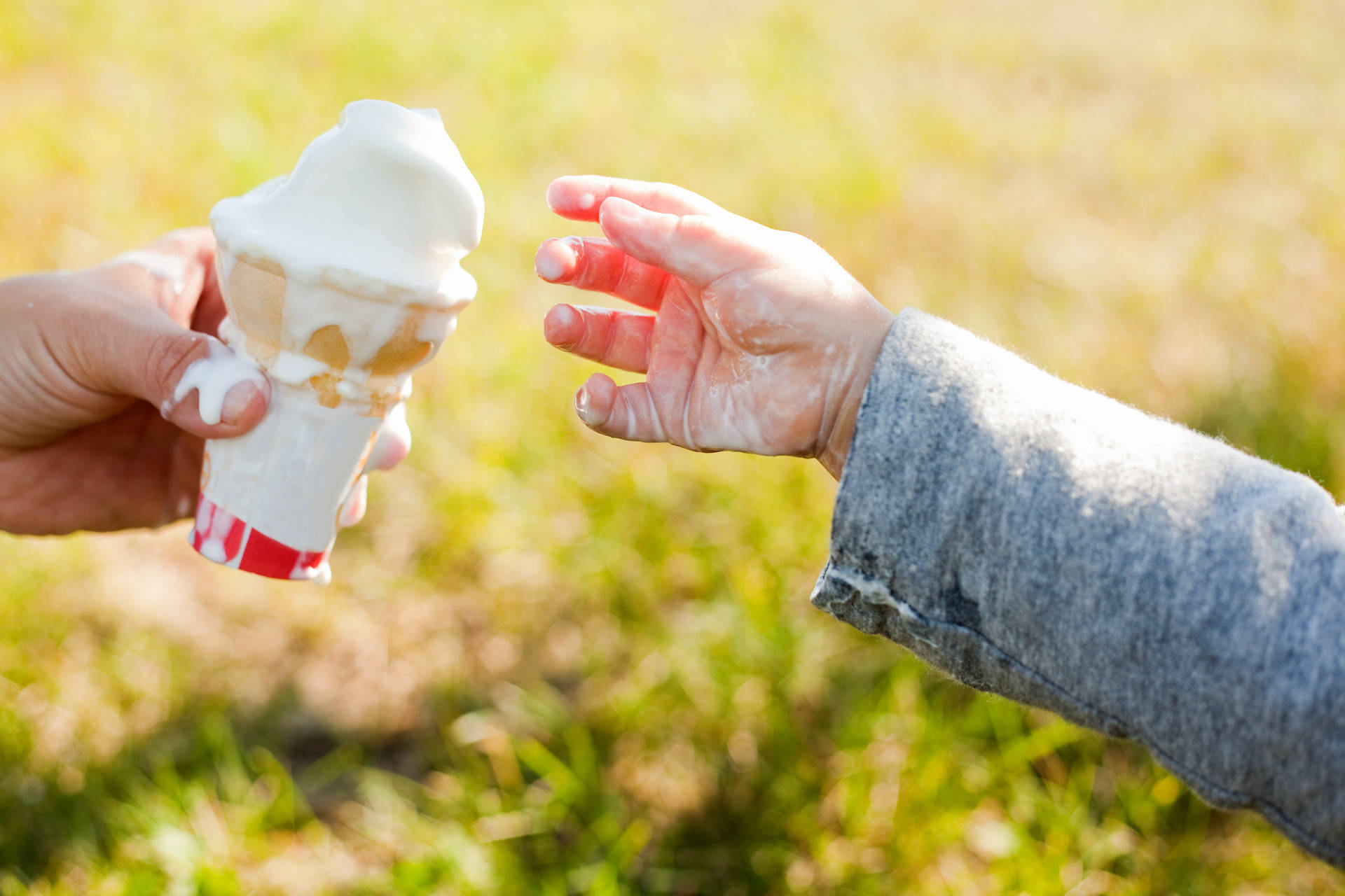 宝宝多大可以吃冰淇淋雪糕怎么吃才健康