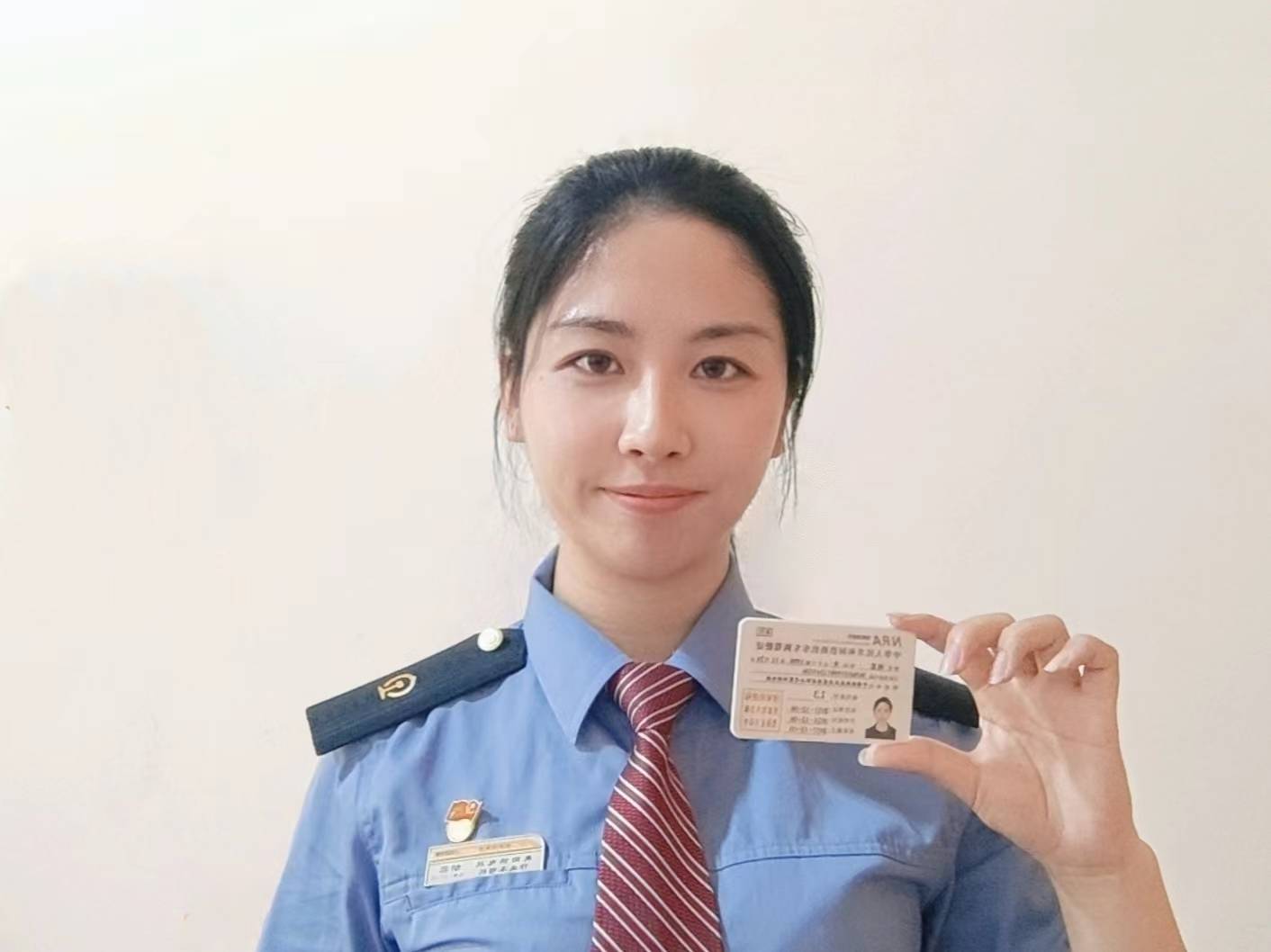 汉丹线上有名"98后"轨道车女司机