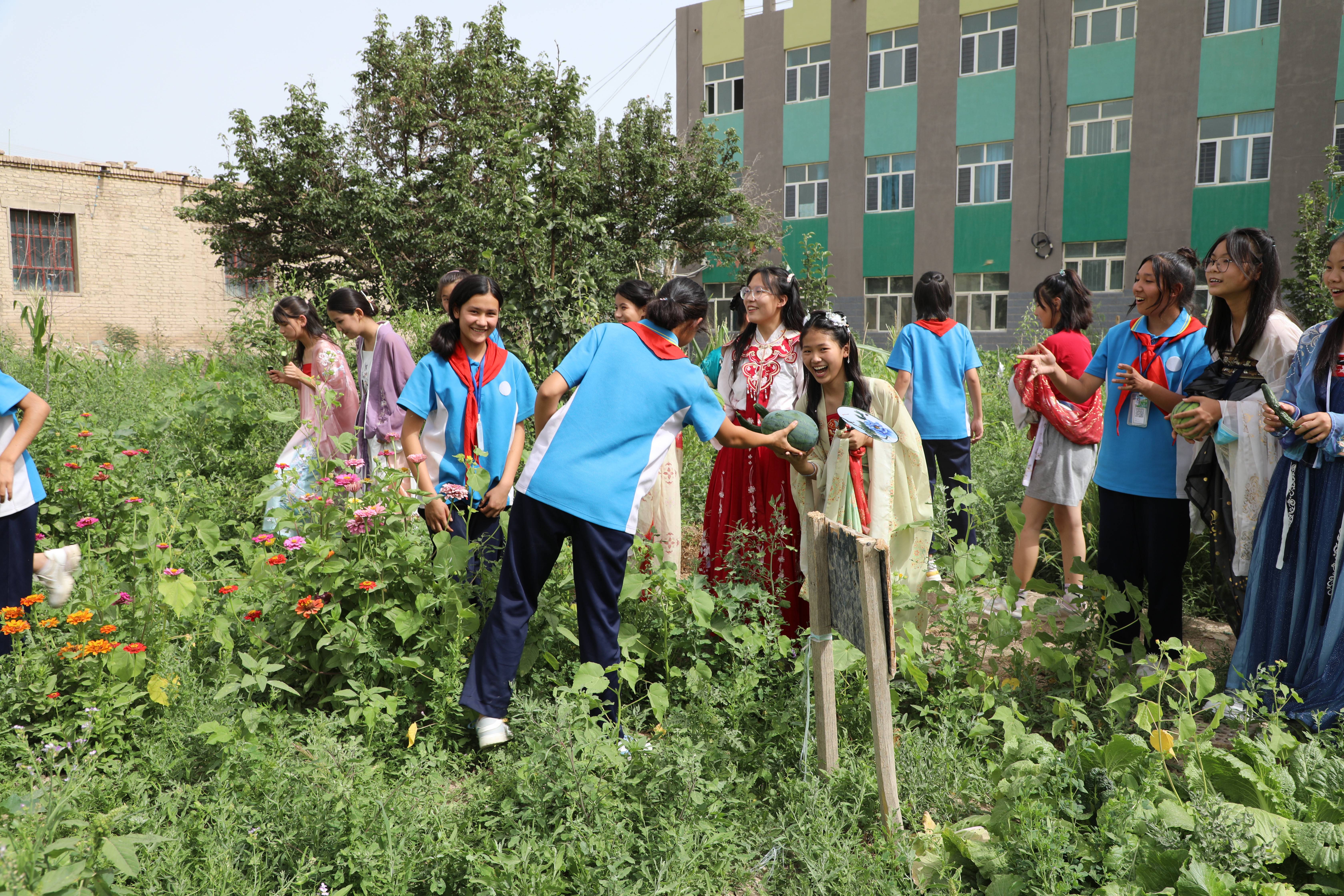 手拉手学校联谊活动图片