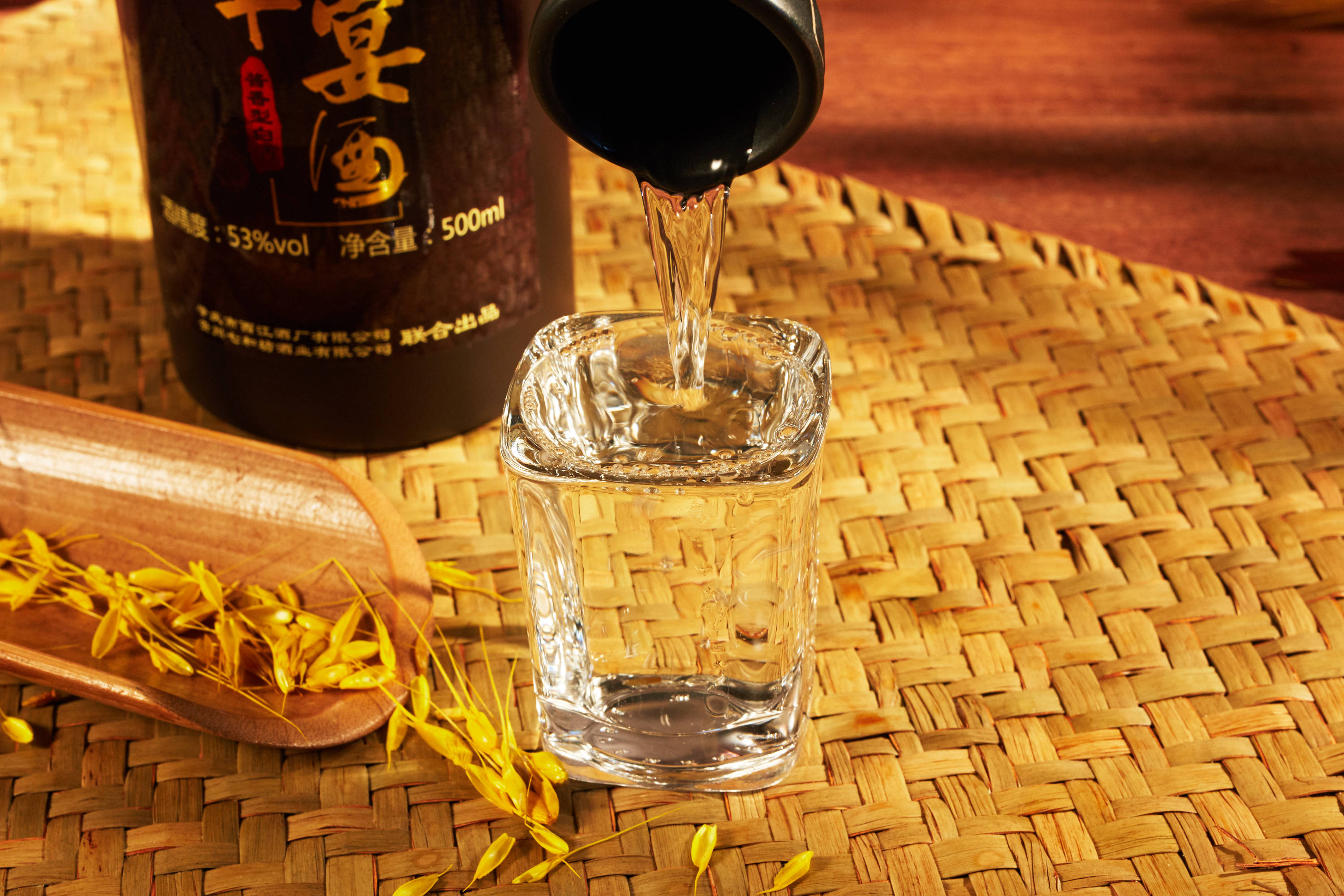 中药泡制的药酒具有很好的滋补功效,但如果泡制方法不对,喝下去也会对