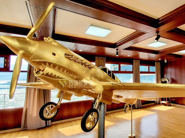 不锈钢金属飞机雕塑定制黄金战斗机仿真模型珠宝景区展览馆美陈摆件