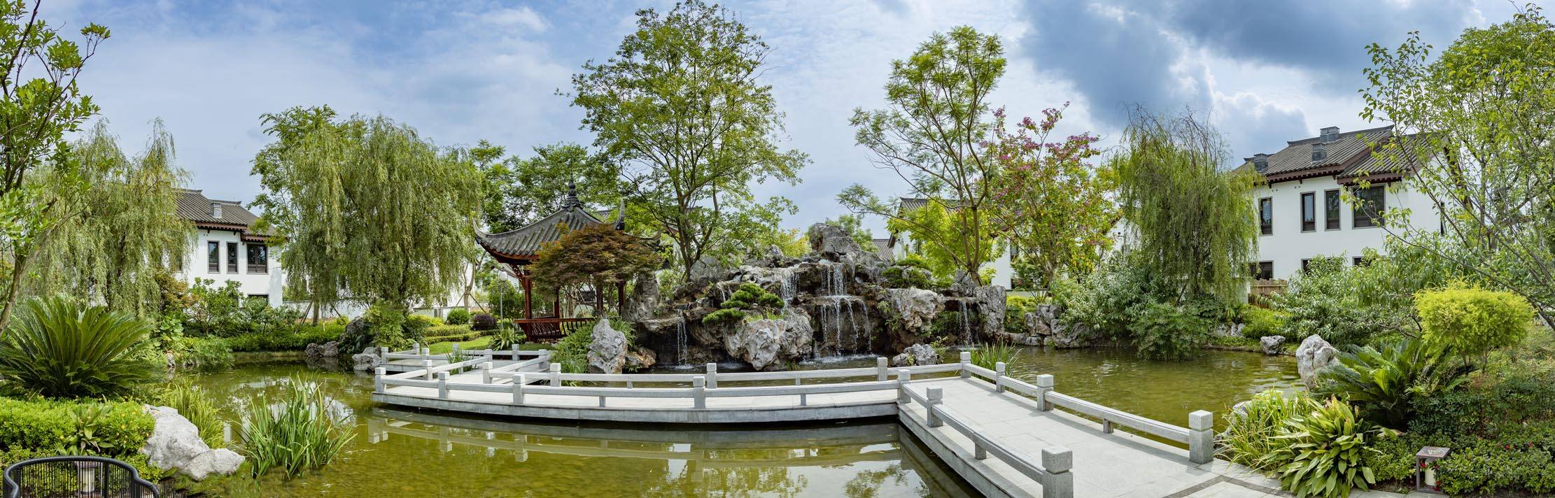 2022年7月2日,四川省眉山市青神县汉阳湖景区,绿意盎然美景如画.